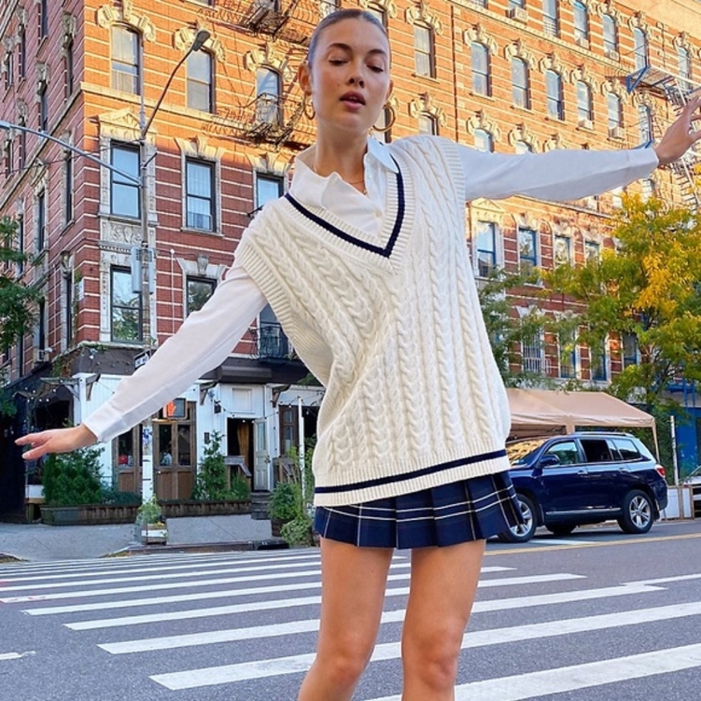 Aritzia (light grey) Sunday Best Winston Sweater in Light Grey Size Large
